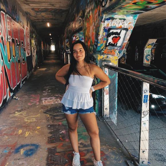 Meet your Posher, Amanda - Picture 1 of 1